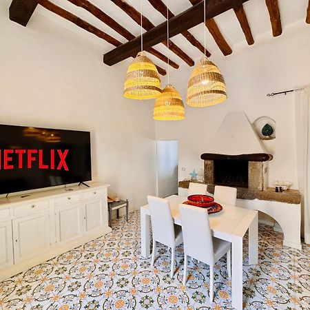 Villa Pomelia, Villa Nel Corso Di Santa Marina Salina A 50 Mt Dal Mare מראה חיצוני תמונה